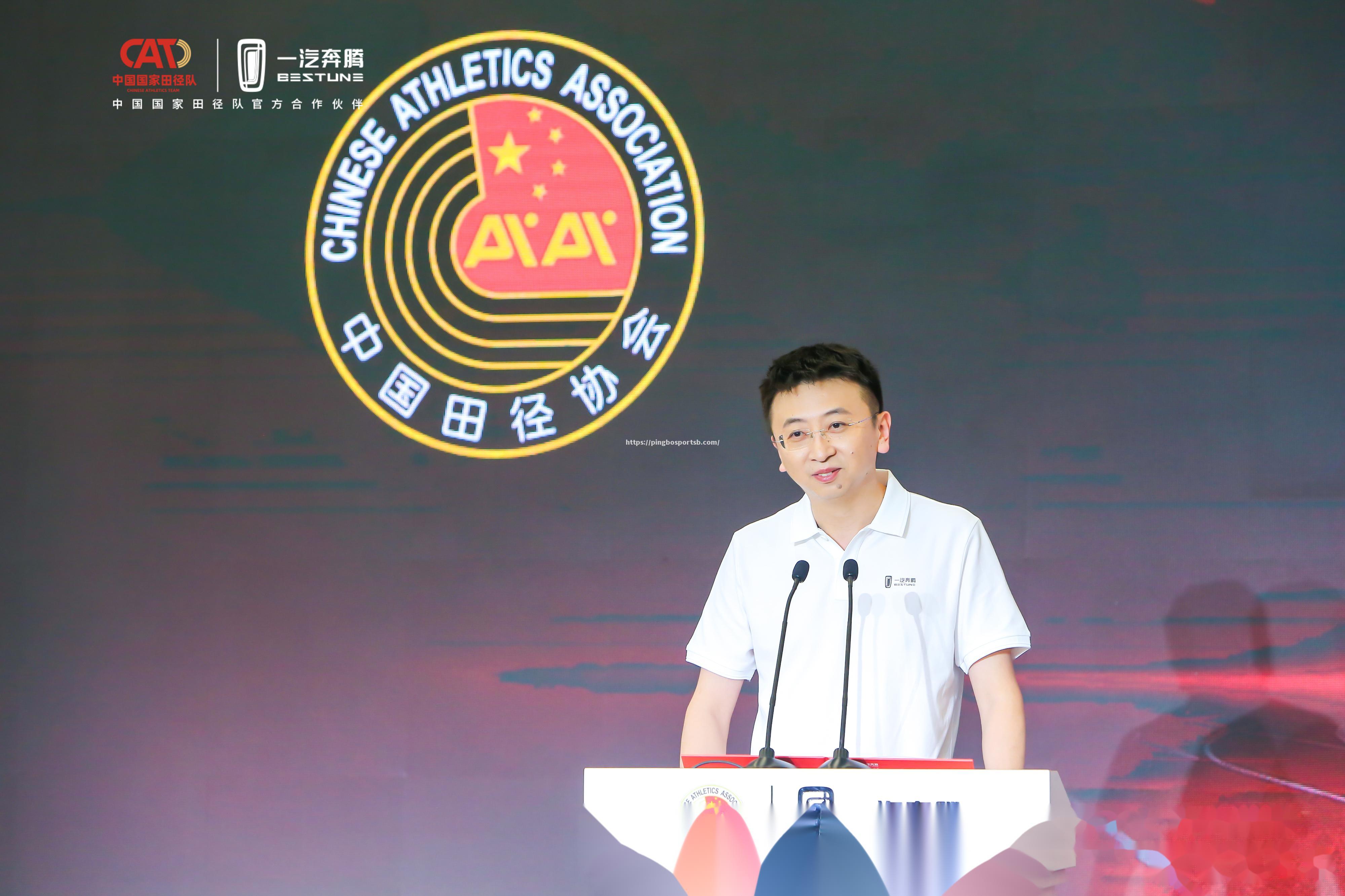 拼搏的精神点燃了赛场上的热度